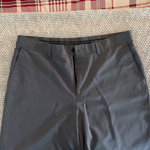 ❤️ SOLD ❤️ Izod 34W Grey Moisture Wicking Golf Shorts - Picture 2 of 7